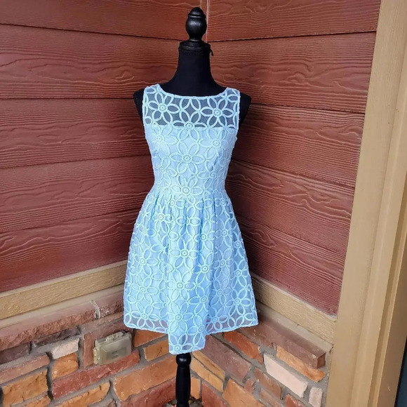 BB DAKOTA Women's Blue Floral Lace Tulle Sleeveless Fit and Flare Dress Size 2 - Picture 1 of 12